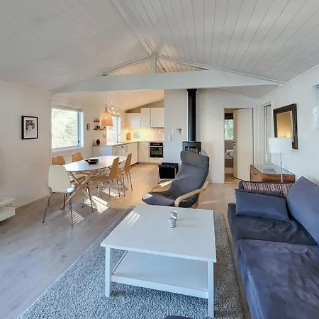 2 Bedroom Cozy In