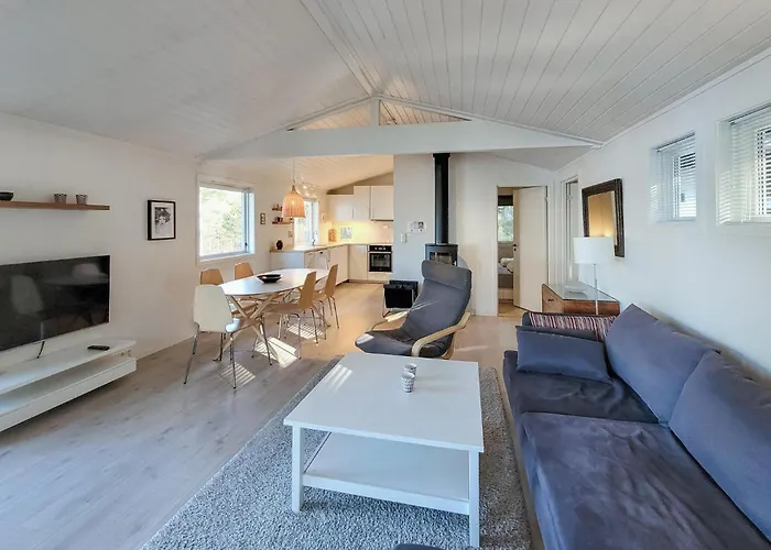 2 Bedroom Cozy In
